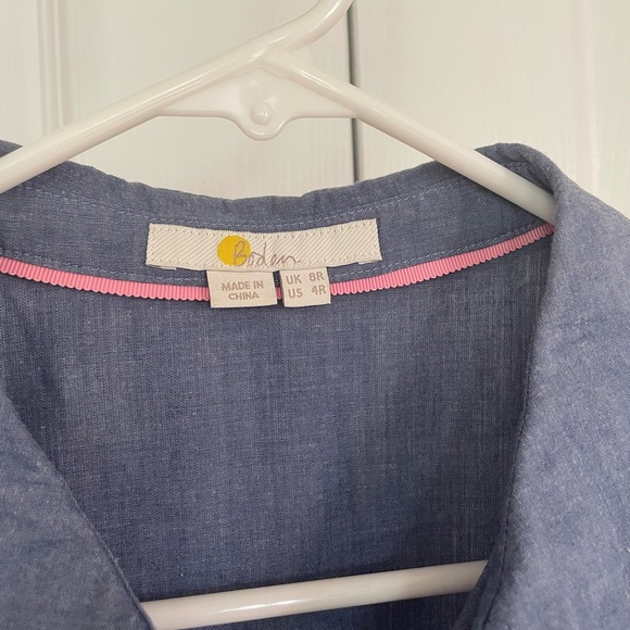 Boden chambray dress with pockets, buttons up front and belt - Picture 2 of 3